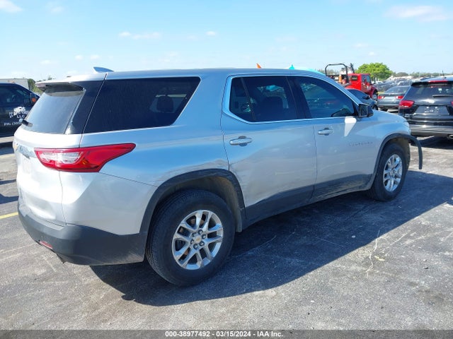Chevrolet Traverse Ls 2019 1GNERFKW2KJ235214 Image 4