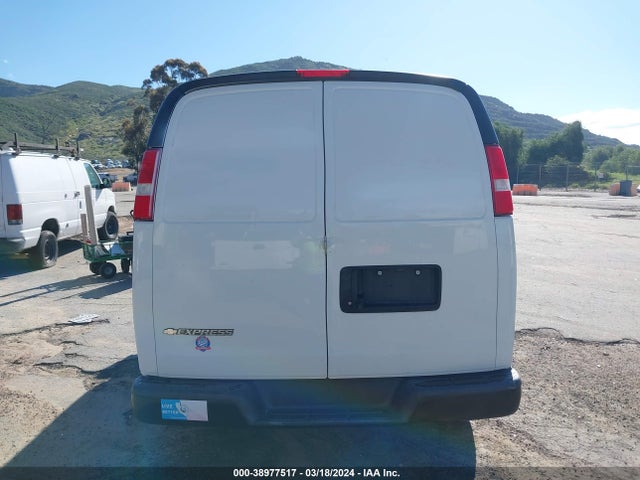 Chevrolet Express 2500 Work Van 2019 1GCWGAFP6K1360659 Image 17