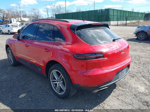 2018 PORSCHE MACAN WP1AA2A57JLB17662 Photo 2