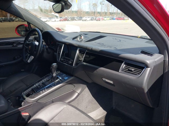 2018 PORSCHE MACAN WP1AA2A57JLB17662 Photo 4