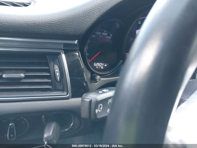 2018 PORSCHE MACAN WP1AA2A57JLB17662 Photo 6