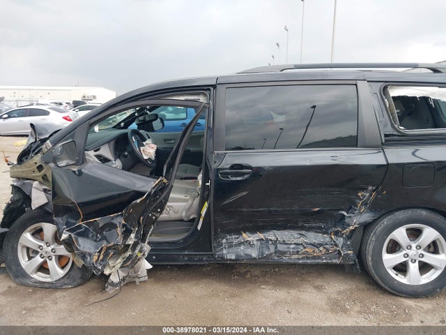 Toyota Sienna Le 8 Passenger 2015 5TDKK3DC7FS662463 Image 14