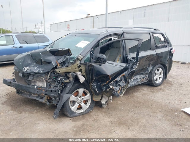 Toyota Sienna Le 8 Passenger 2015 5TDKK3DC7FS662463 Image 2