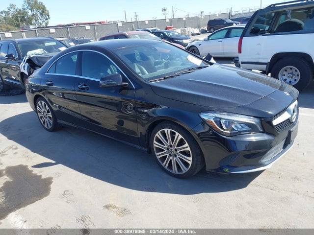 Mercedes-Benz CLA 250 2018 WDDSJ4EB1JN574866 Image 1