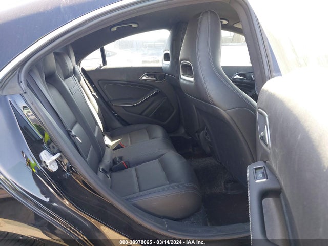 Mercedes-Benz CLA 250 2018 WDDSJ4EB1JN574866 Image 8