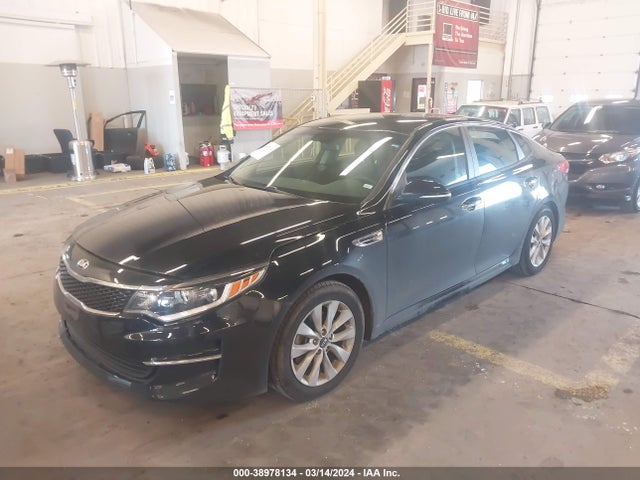 KIA Optima Lx 2018 5XXGT4L34JG262588 Image 2