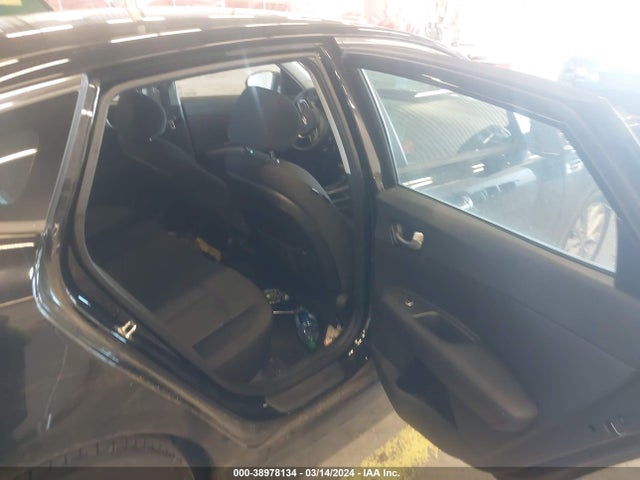 KIA Optima Lx 2018 5XXGT4L34JG262588 Image 8