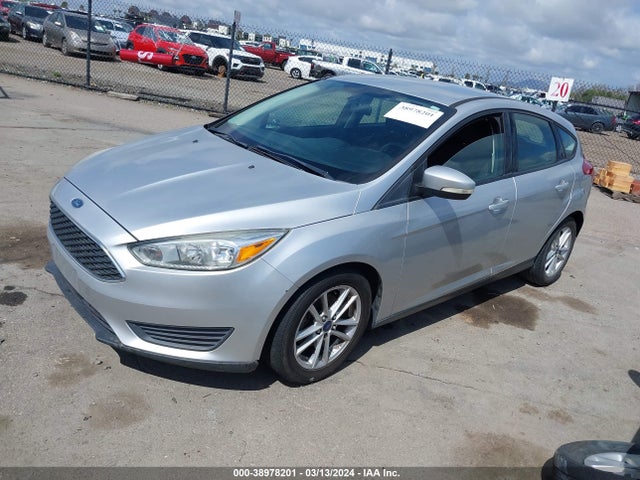 Ford FOCUS SE 2017 1FADP3K22HL216591 Image 2