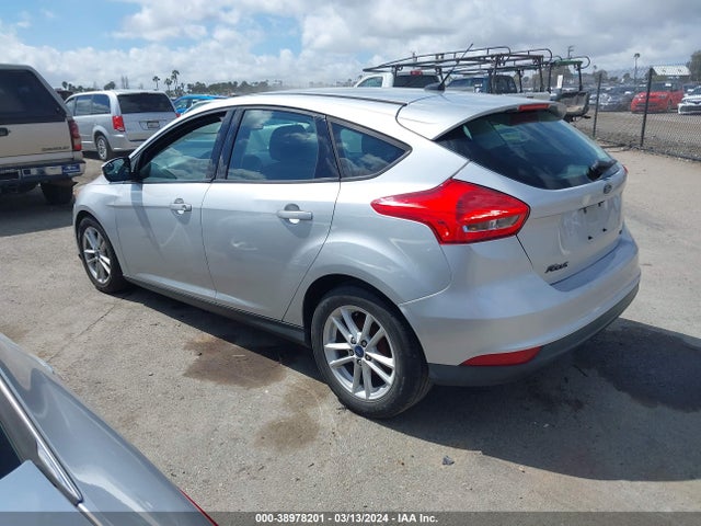 Ford FOCUS SE 2017 1FADP3K22HL216591 Image 3