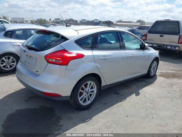 Ford FOCUS SE 2017 1FADP3K22HL216591 Image 4
