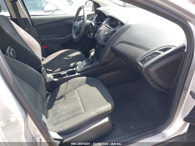 Ford FOCUS SE 2017 1FADP3K22HL216591 Image 5