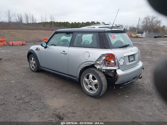 2007 MINI COOPER WMWMF33547TU61989 Photo 2