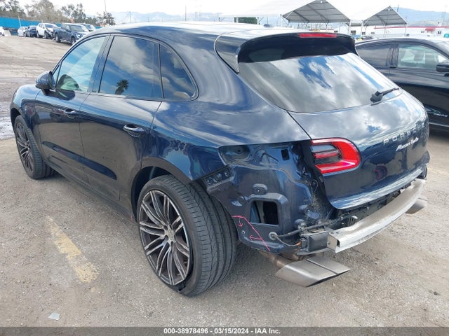 2018 PORSCHE MACAN WP1AF2A58JLB71666 Photo 2