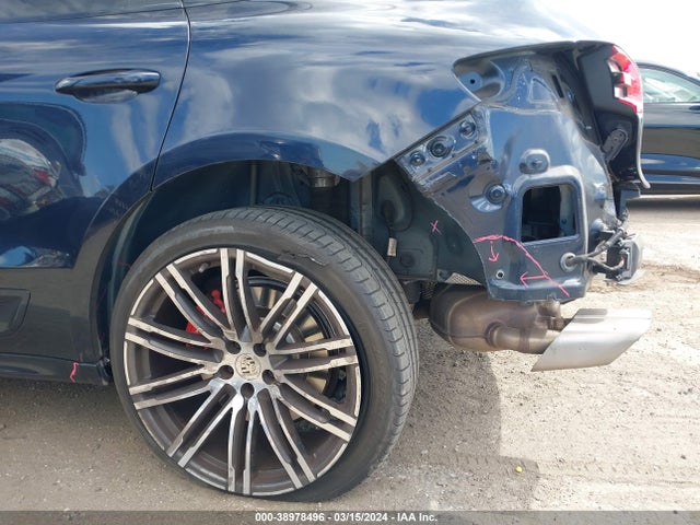 2018 PORSCHE MACAN WP1AF2A58JLB71666 Photo 5