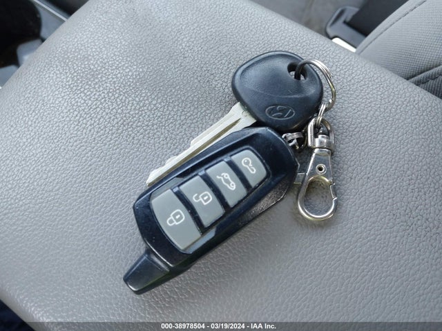 Hyundai ELANTRA SE 2018 5NPD74LF8JH318067 Image 11