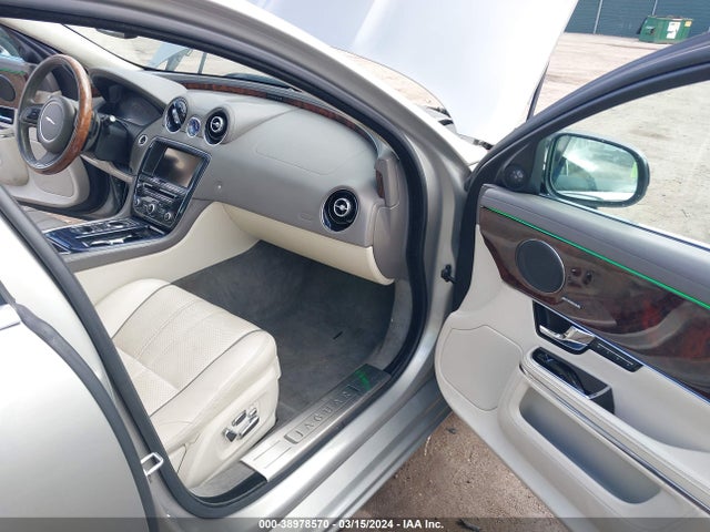 2013 JAGUAR XJ SAJWJ1CD7D8V48971 Photo 4