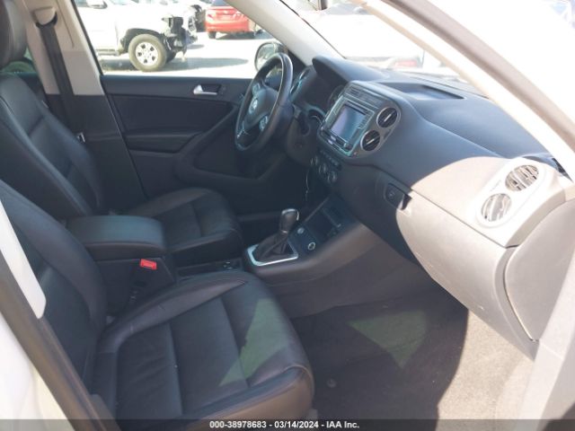 WVGTV7AX8HK012346 Volkswagen Tiguan 2.0t Sport