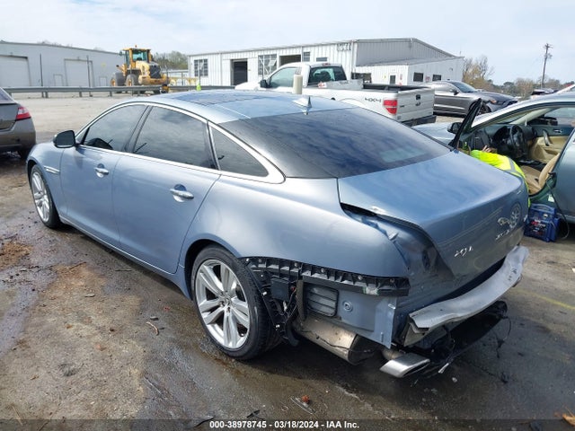 2013 JAGUAR XJ SAJWA2GB5DLV52349 Photo 2