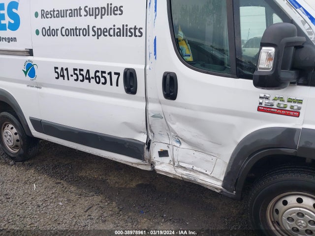 3C6TRVAGXJE106161 RAM Promaster 1500 Low Roof 136 Wb