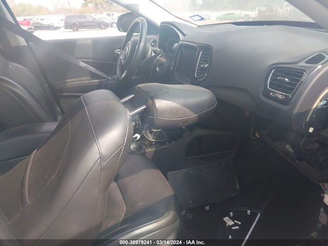 3C4NJCCB7JT240376 Jeep Compass Limited Fwd
