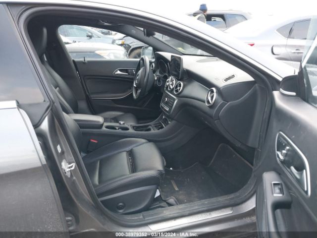 WDDSJ4GBXHN423693 Mercedes-Benz CLA 250 4MATIC