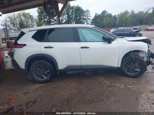 5N1BT3AA8NC704196 Nissan Rogue S Fwd