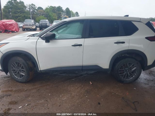 5N1BT3AA8NC704196 Nissan Rogue S Fwd