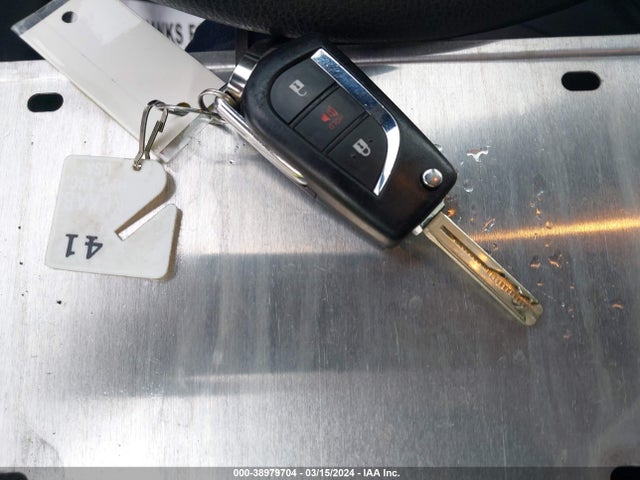Toyota C-HR LE 2019 JTNKHMBXXK1053932 Image 11