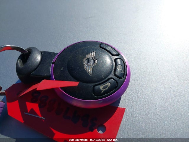 2010 MINI COOPER WMWMF3C59ATZ24779 Photo 10