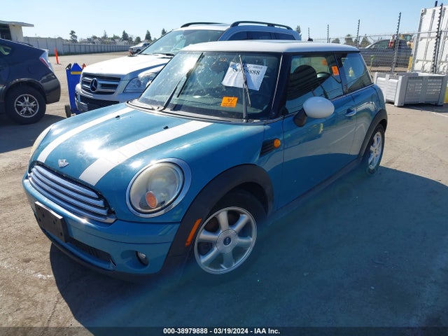 2010 MINI COOPER WMWMF3C59ATZ24779 Photo 1