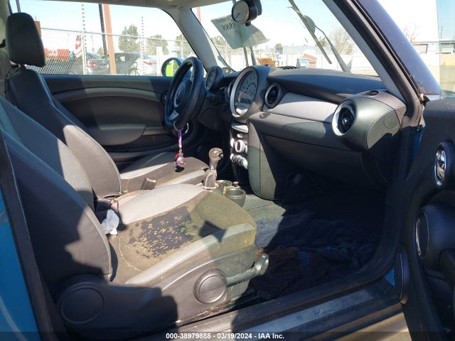 2010 MINI COOPER WMWMF3C59ATZ24779 Photo 4