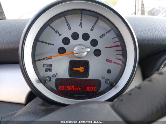 2010 MINI COOPER WMWMF3C59ATZ24779 Photo 6