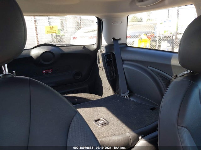 2010 MINI COOPER WMWMF3C59ATZ24779 Photo 7