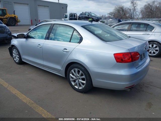 3VWD17AJ2EM303717 Volkswagen Jetta 1.8t Se