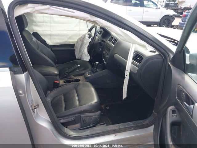 3VWD17AJ2EM303717 Volkswagen Jetta 1.8t Se