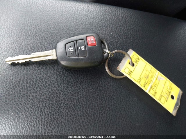 Toyota RAV4 LE 2015 JTMZFREV2FD057560 Image 11