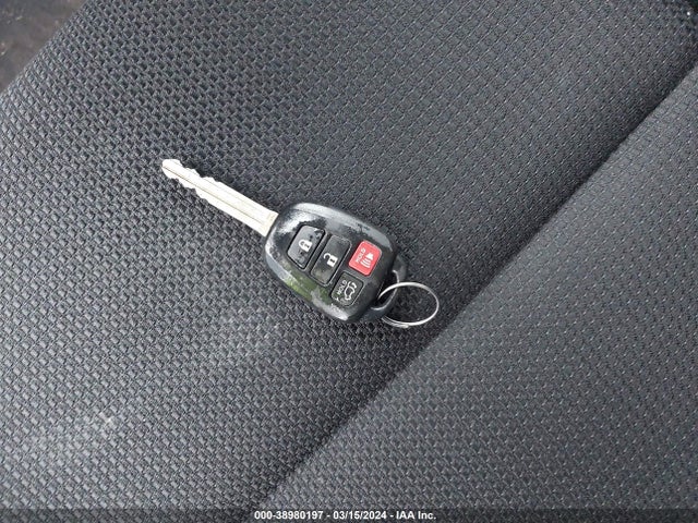Toyota Rav4 Xle 2017 JTMWFREV2HJ705261 Image 11