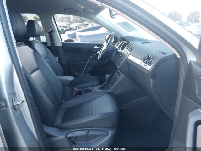3VV3B7AX3LM132569 Volkswagen Tiguan 2.0t Se/2.0t Se R-line Black/2.0t Sel