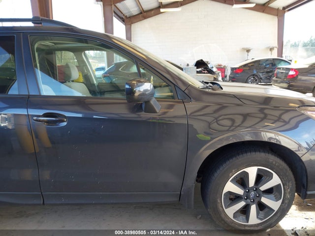 Subaru Forester 2.5i Premium 2018 JF2SJAEC1JH612727 Image 13
