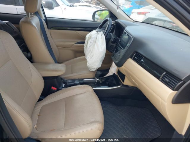 JA4AD3A33HZ012535 Mitsubishi Outlander Sel