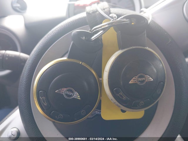 2010 MINI COOPER S WMWMF7C54ATX42138 Photo 10