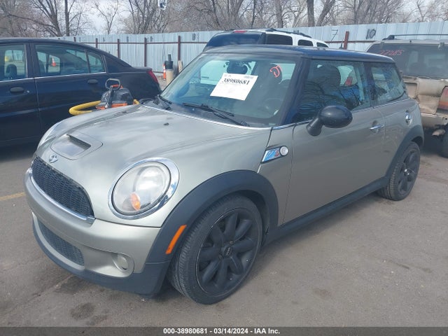 2010 MINI COOPER S WMWMF7C54ATX42138 Photo 1