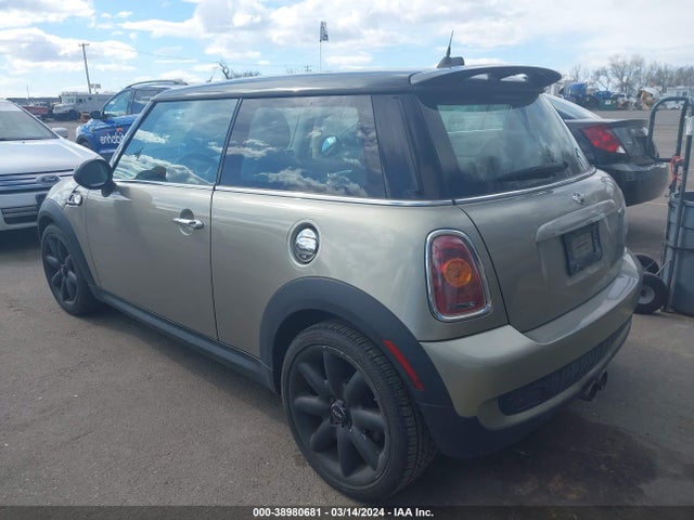 2010 MINI COOPER S WMWMF7C54ATX42138 Photo 2