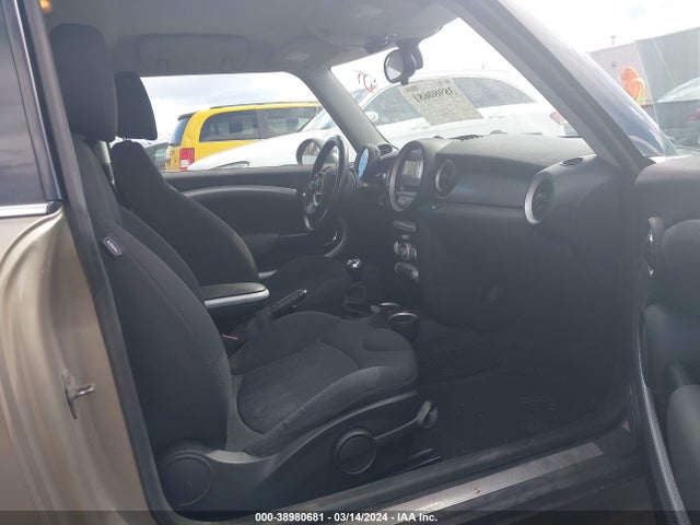 2010 MINI COOPER S WMWMF7C54ATX42138 Photo 4