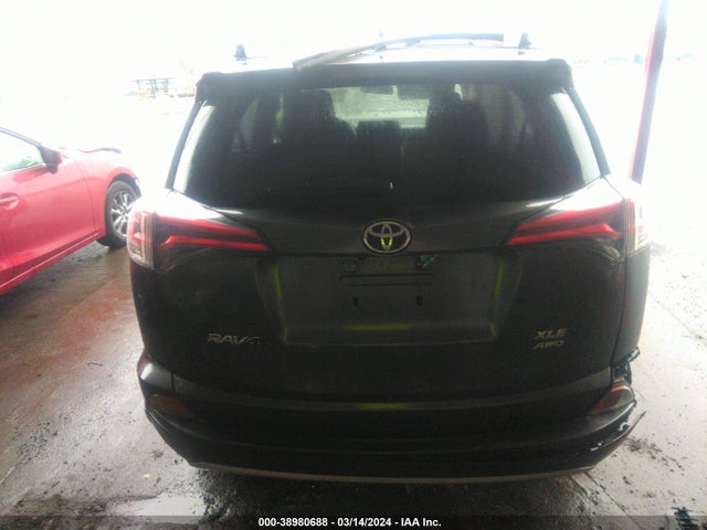 Toyota Rav4 Xle 2018 JTMRFREV7JJ730059 Image 16