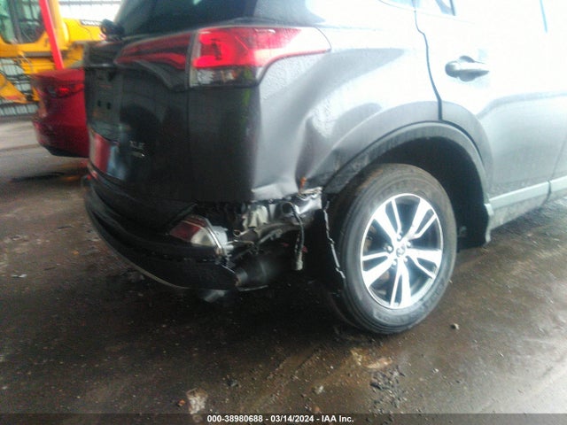 Toyota Rav4 Xle 2018 JTMRFREV7JJ730059 Image 6