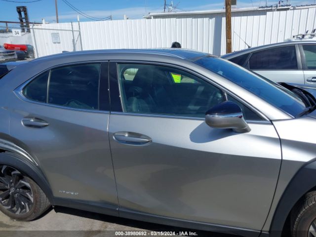 JTHP9JBH7L2022517 Lexus UX 250H