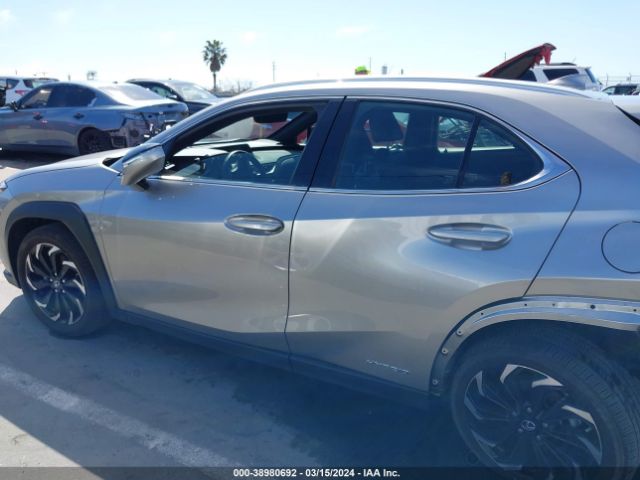JTHP9JBH7L2022517 Lexus UX 250H