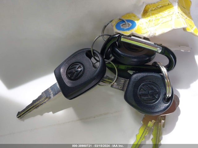 Продаж на аукціоні авто 2003 Volkswagen Eurovan Gls, vin: WV2KB470X3H038634, номер лоту: 38980721