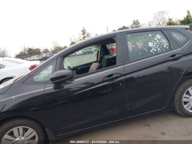 Honda FIT LX 2017 3HGGK5H50HM705381 Image 13